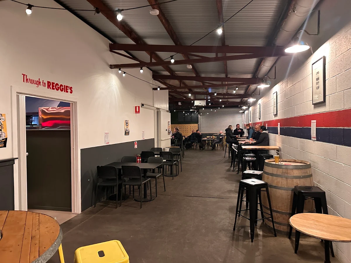 Vibe, Reggie's Detroit Pizza
