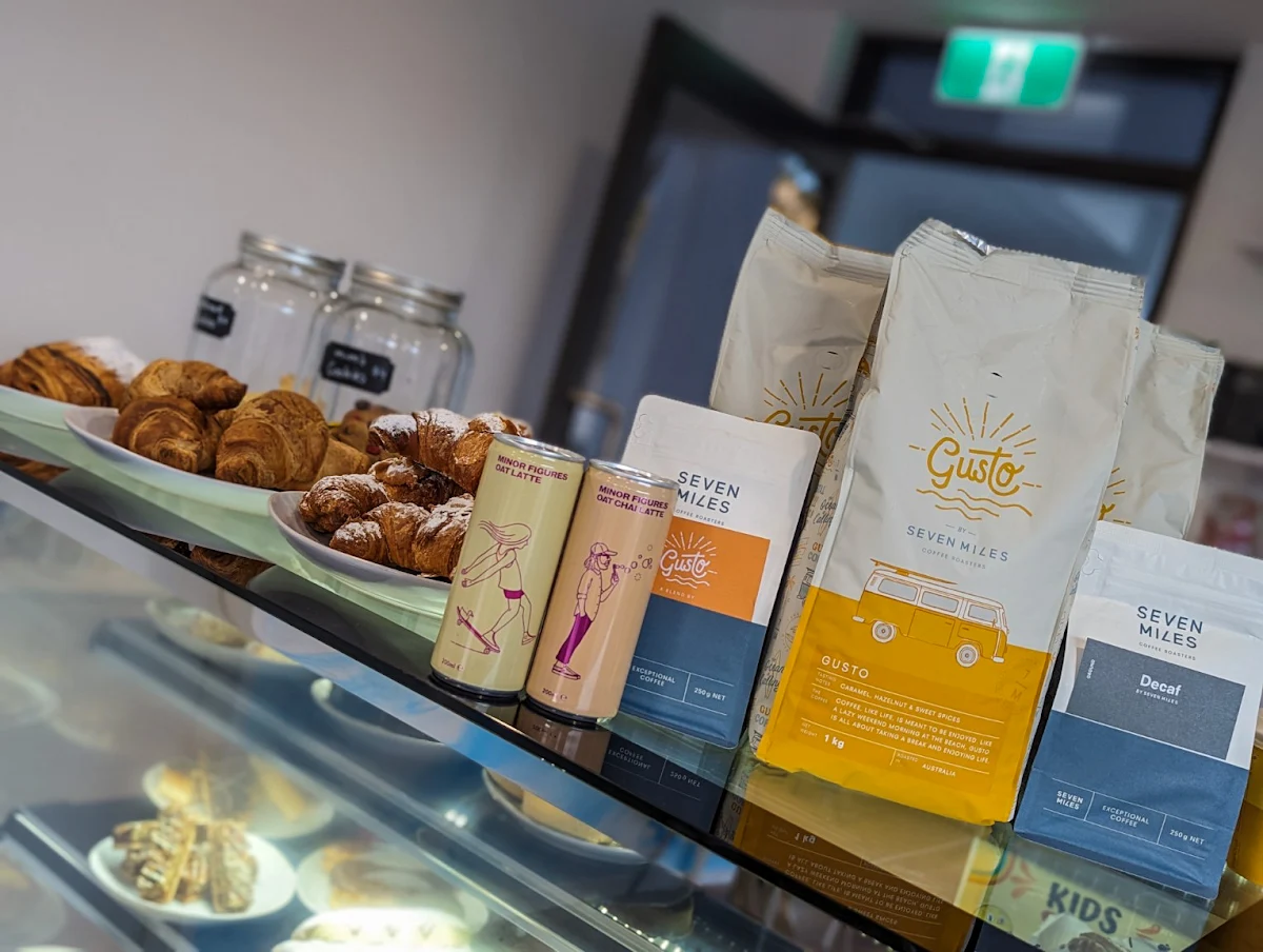 Vibe, Sweet Pieces Cafe
