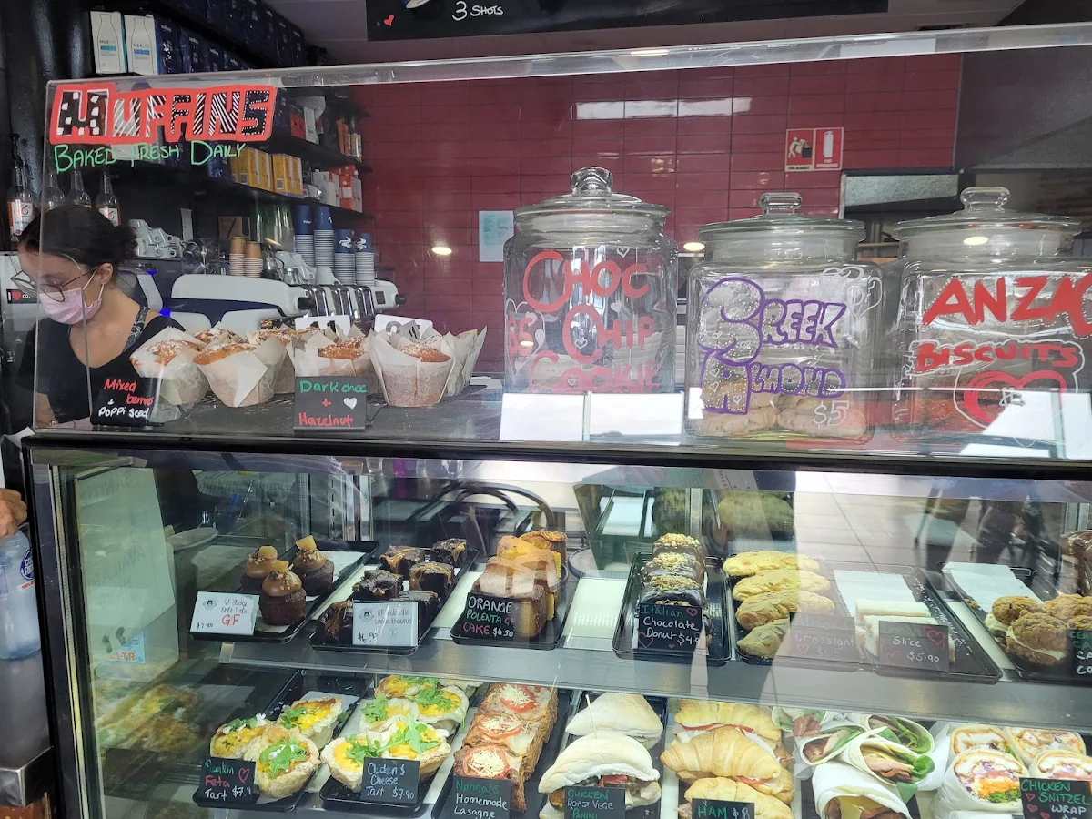 Vibe, Cenzo's Cafe And Pizzeria.