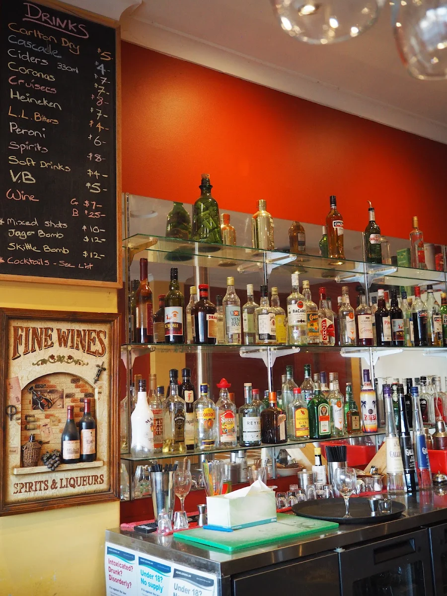 Vibe, Tony's Pizza Restaurant