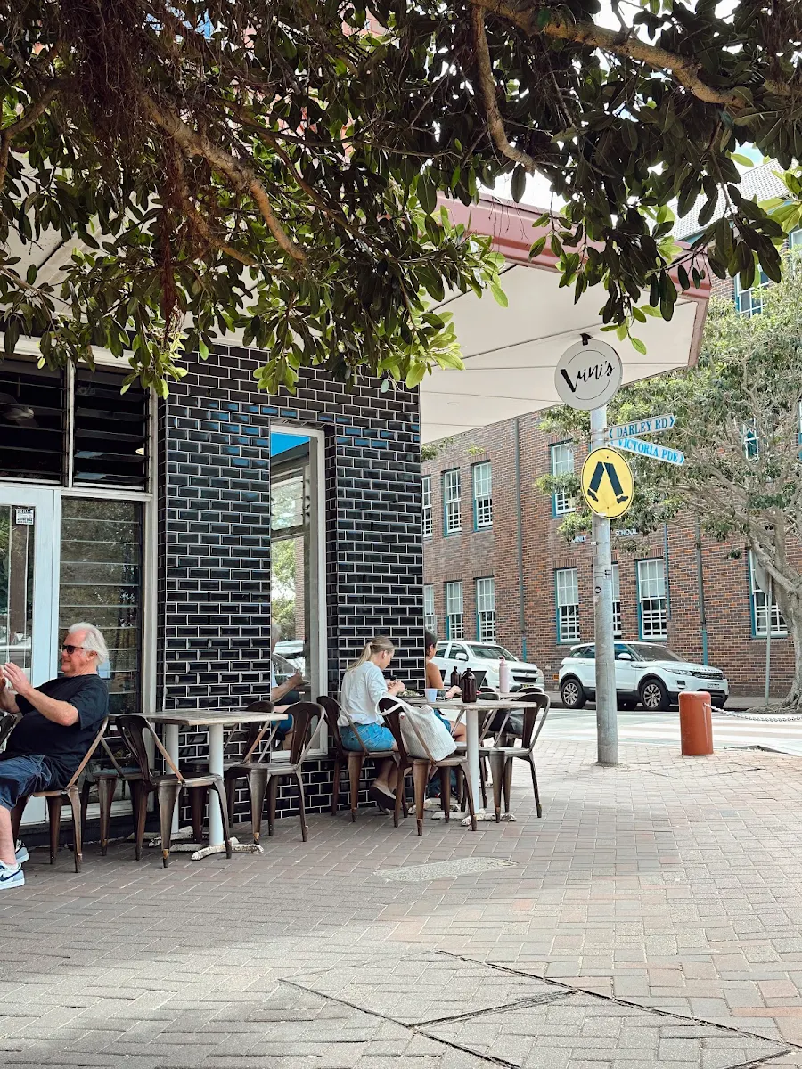 Vibe, Vini's Cafe