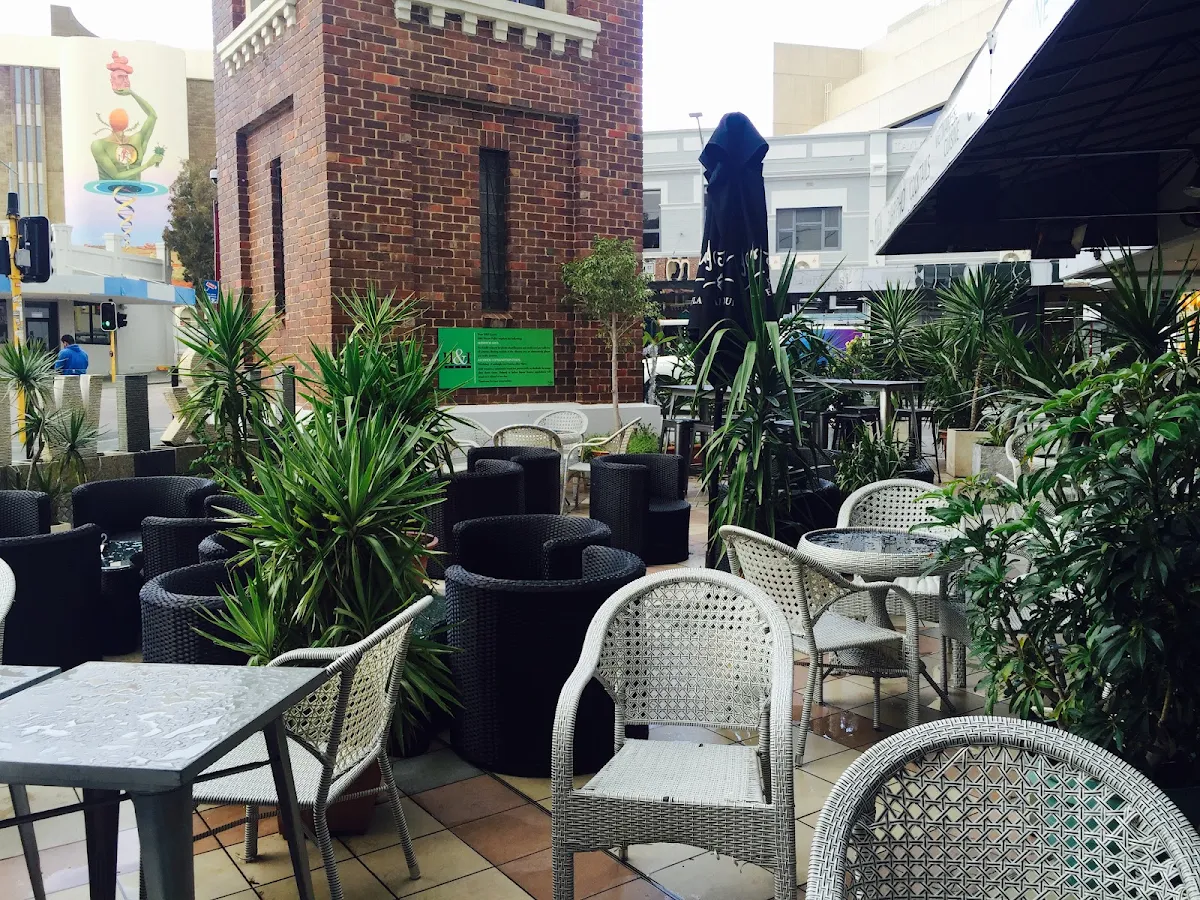 Vibe, U&I Cafe