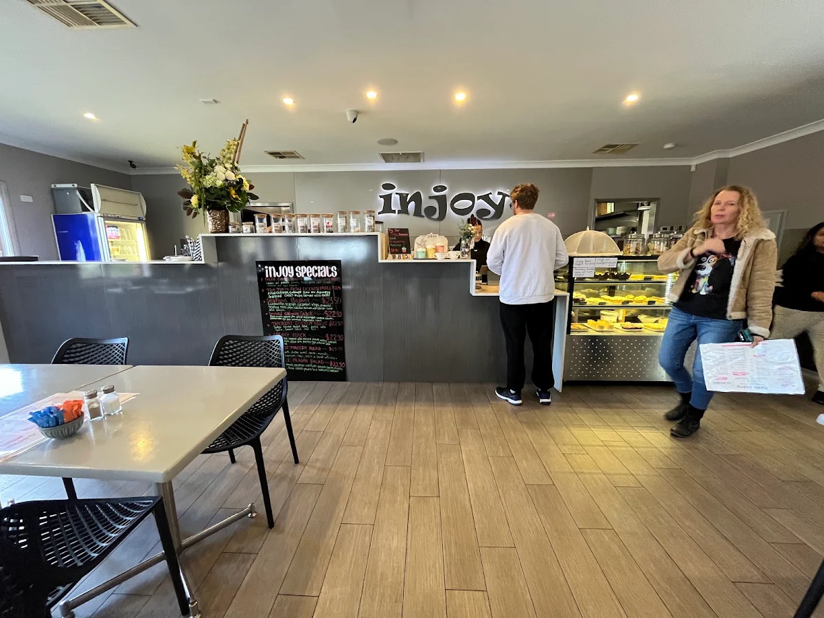 Vibe, Cafe Injoy