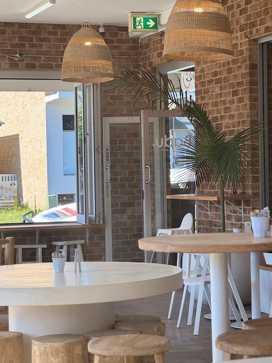 Vibe, Badu Eatery & Bar