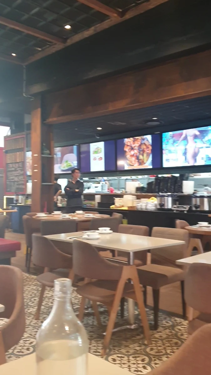 Vibe, Mama's Wok Rhodes