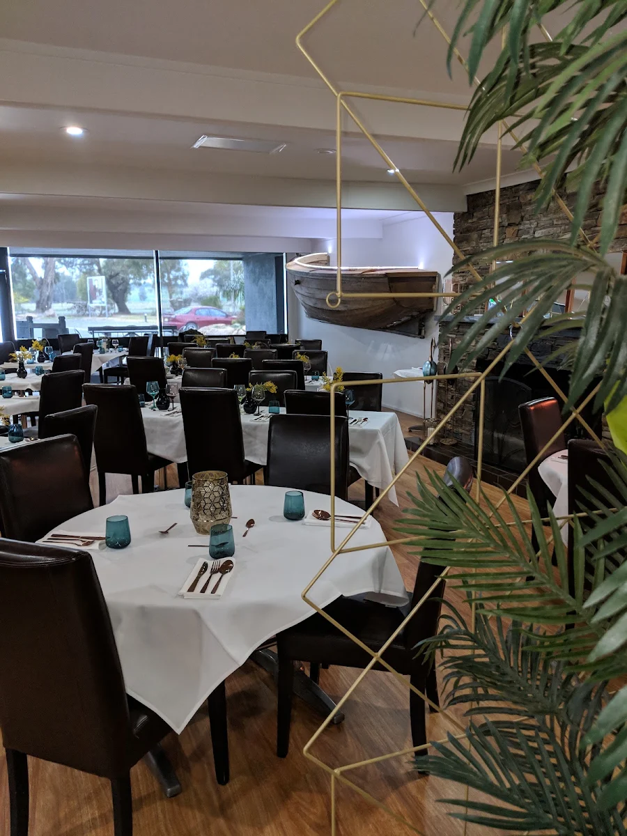 Vibe, Rivergum Restaurant & Bar