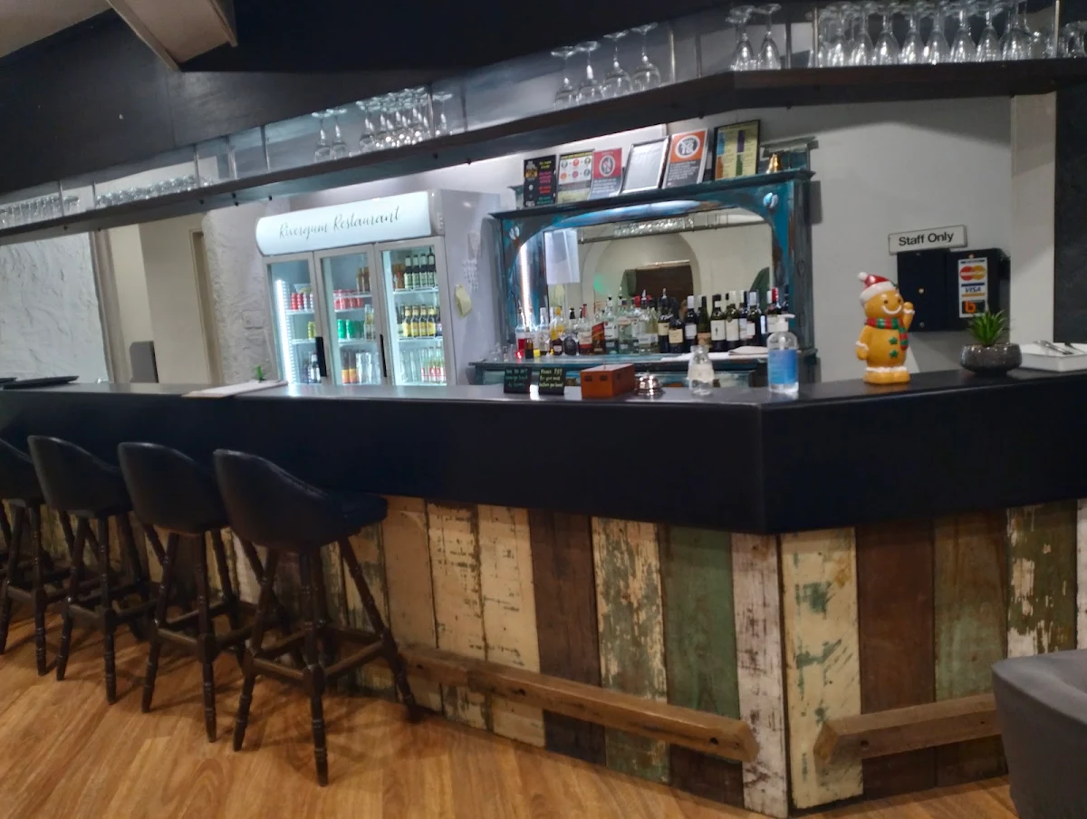 Vibe, Rivergum Restaurant & Bar