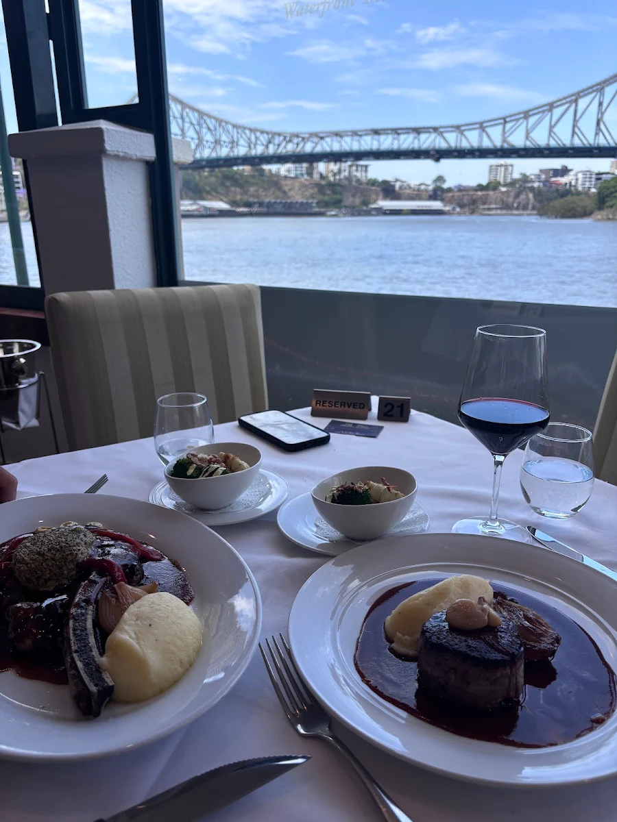 Food & drink, La Vue Waterfront Restaurant