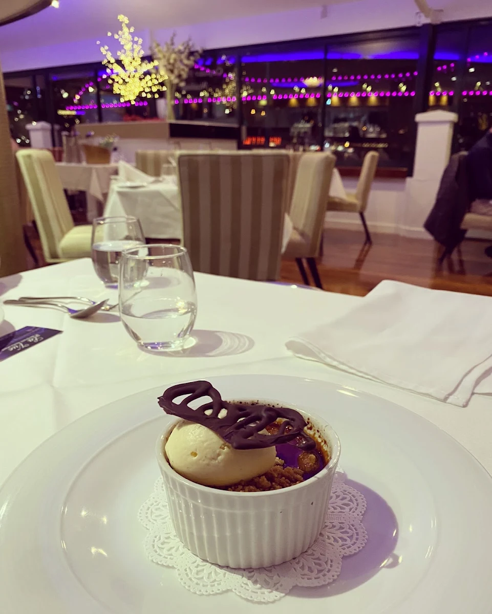 Food & drink, La Vue Waterfront Restaurant