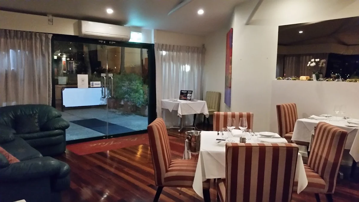Vibe, La Vue Waterfront Restaurant