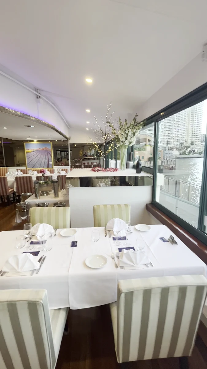 Vibe, La Vue Waterfront Restaurant