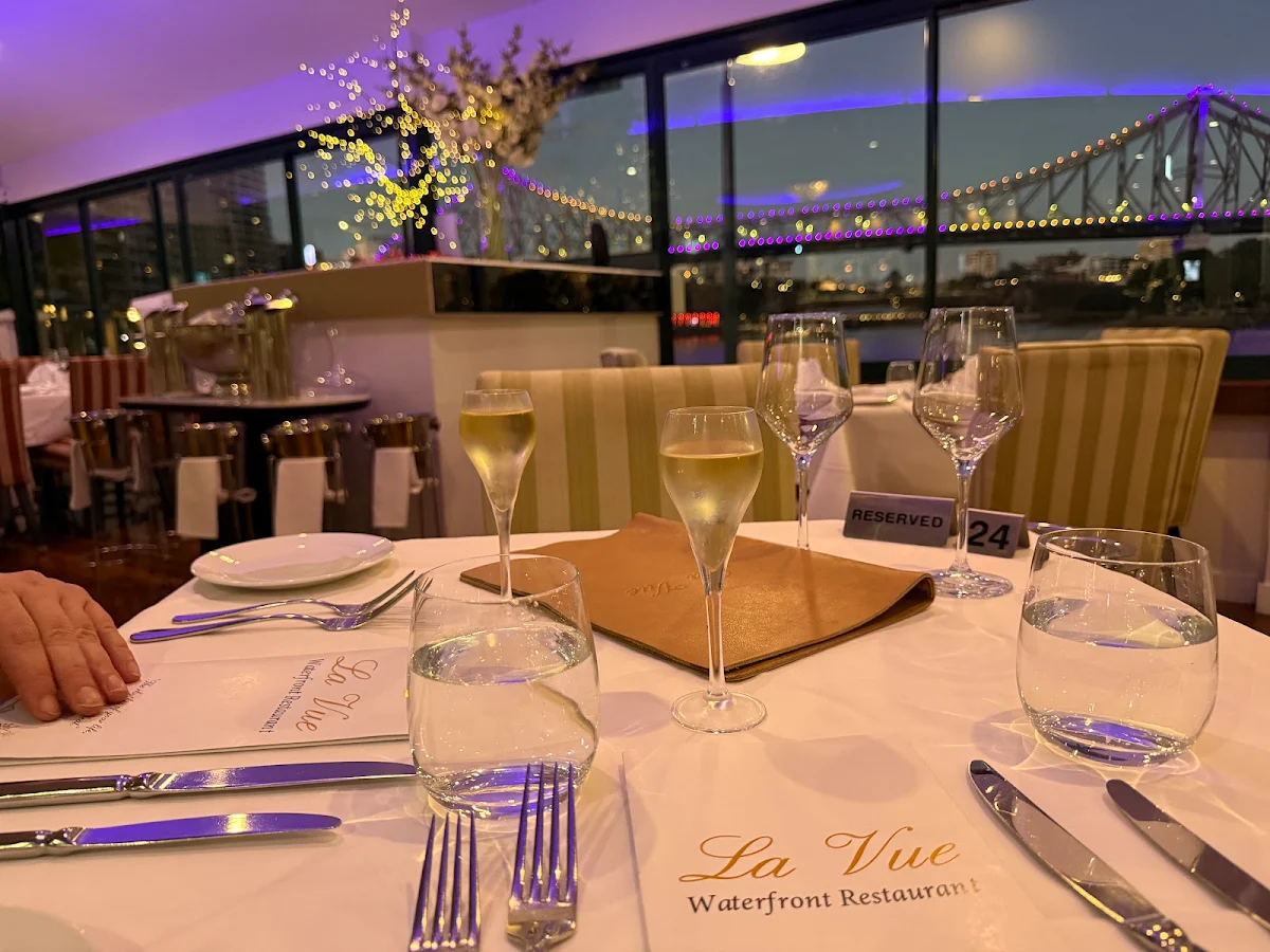 Vibe, La Vue Waterfront Restaurant