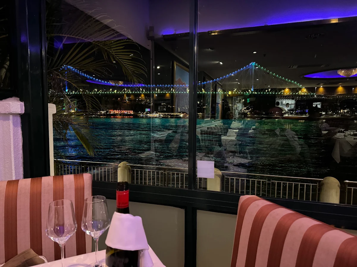 Vibe, La Vue Waterfront Restaurant
