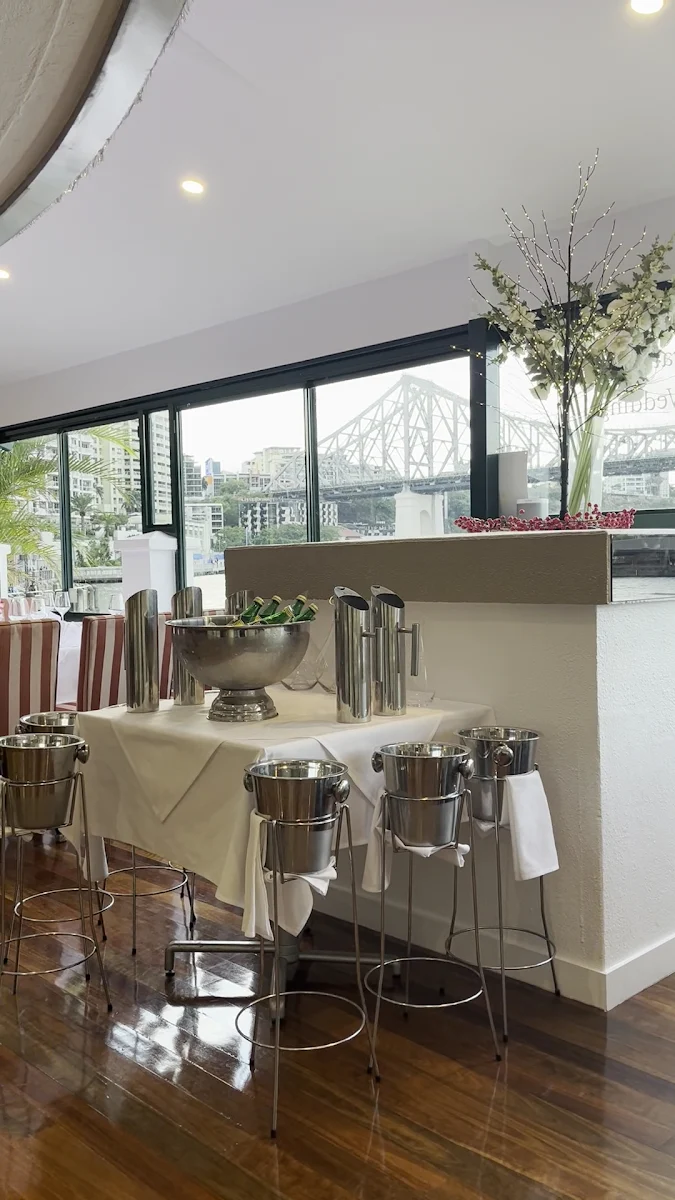 Vibe, La Vue Waterfront Restaurant