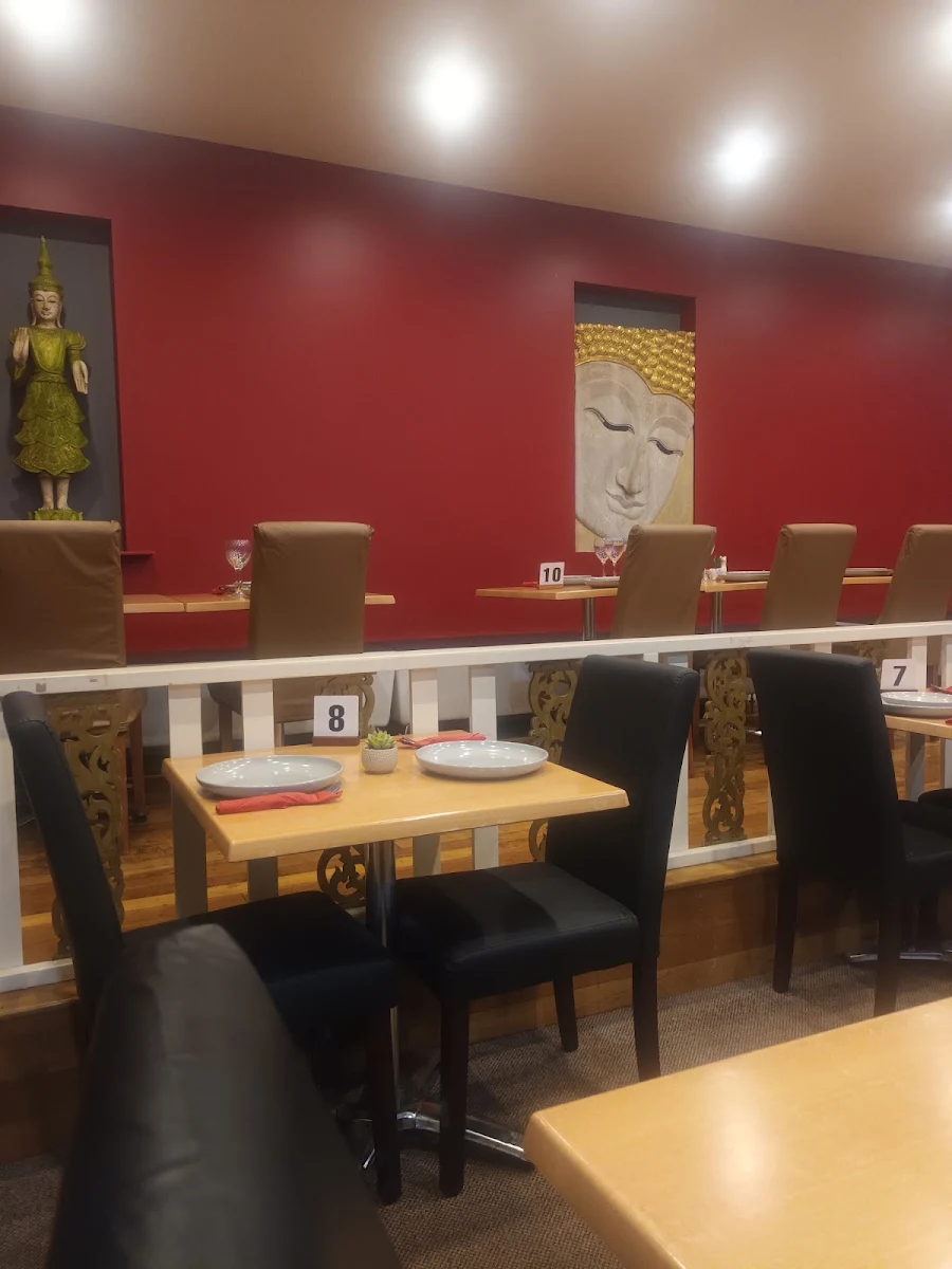 Vibe, Yes I Am Thai Restaurant