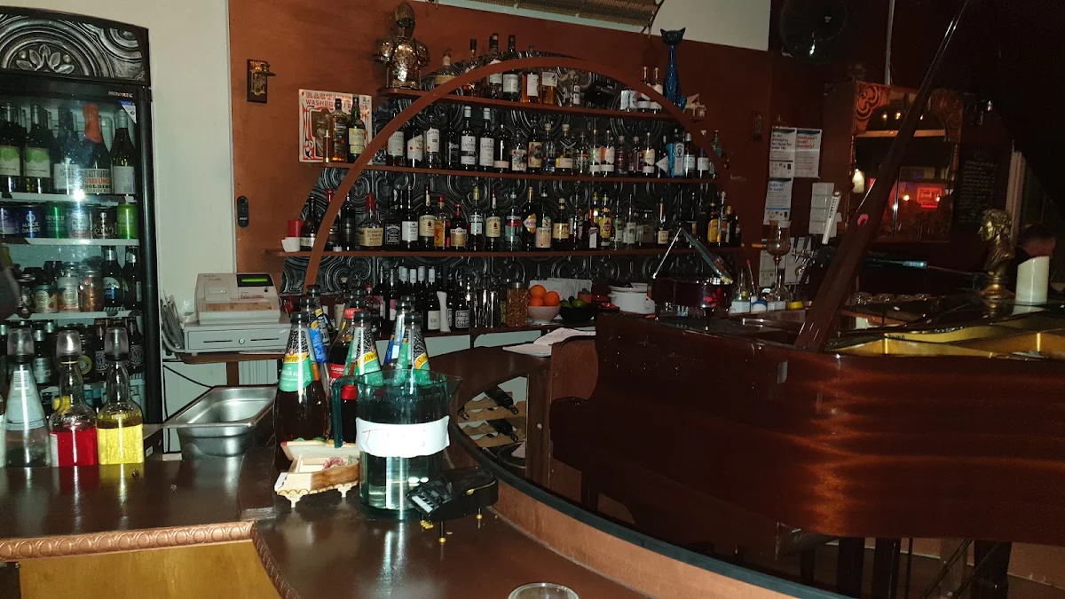 Vibe, Ragtime Tavern