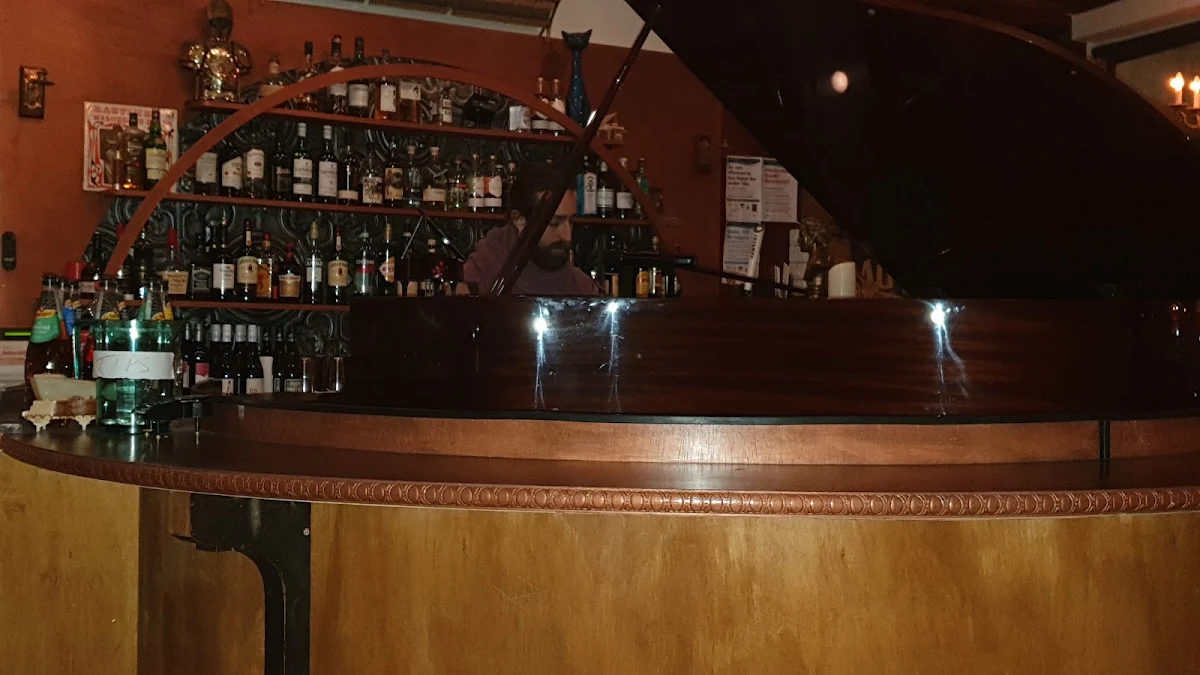 Vibe, Ragtime Tavern