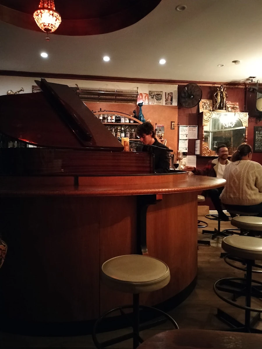 Vibe, Ragtime Tavern