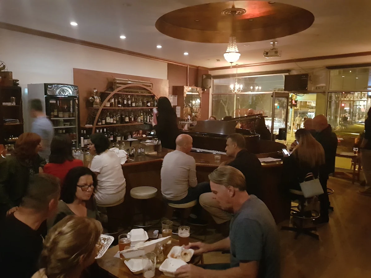 Vibe, Ragtime Tavern
