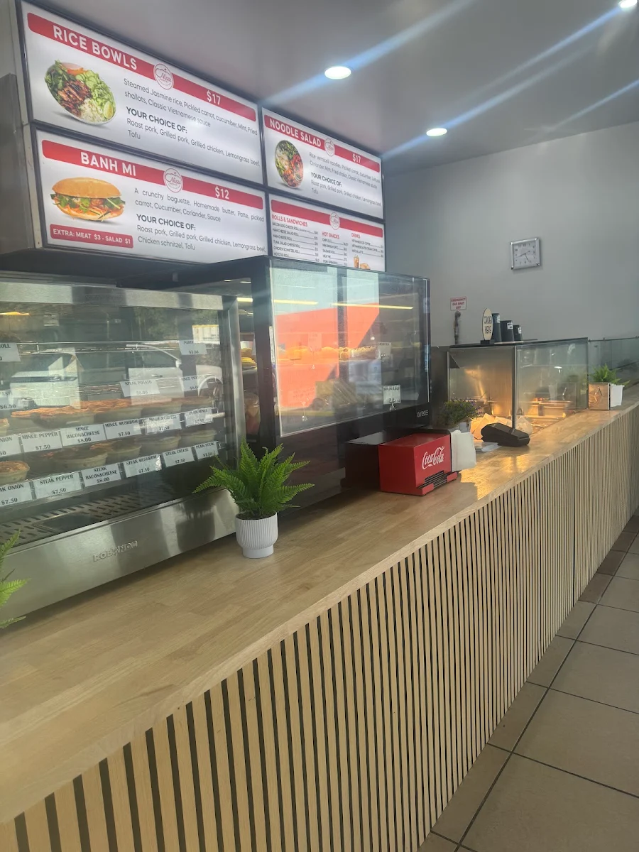 Vibe, Nissi Banh Mi