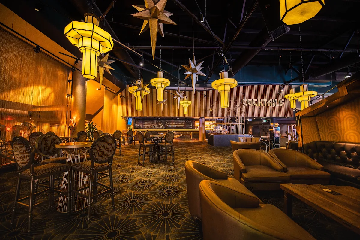 Vibe, Dom's Cocktail Lounge Bar