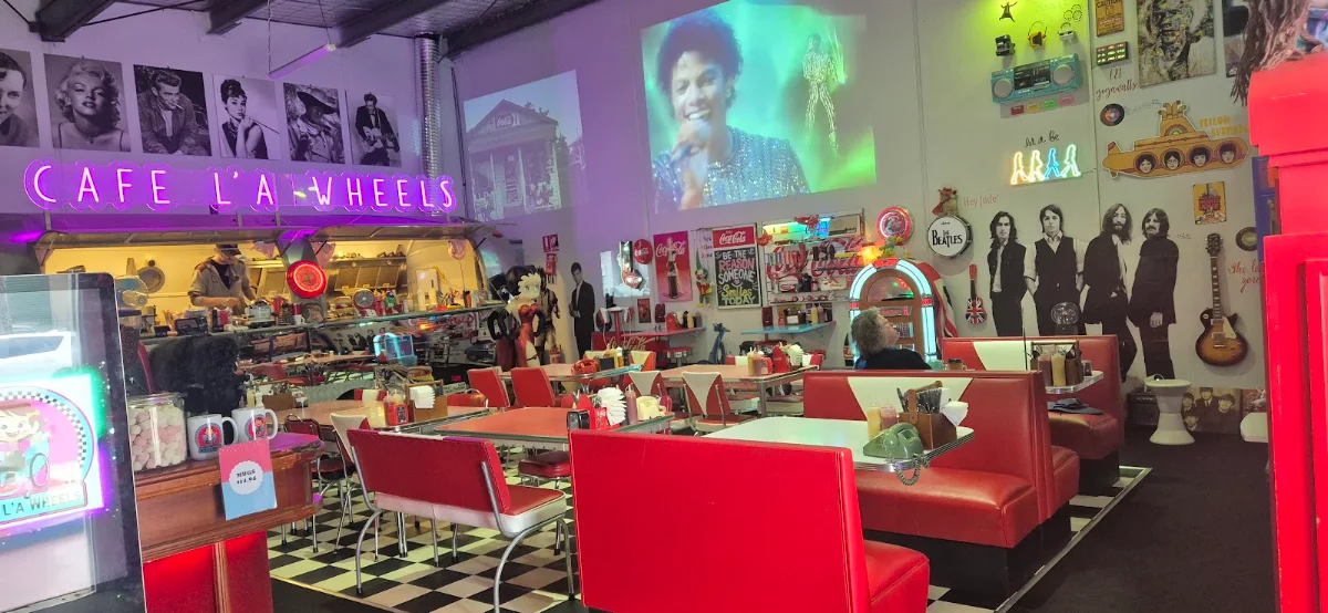 Vibe, Cafe La Wheels
