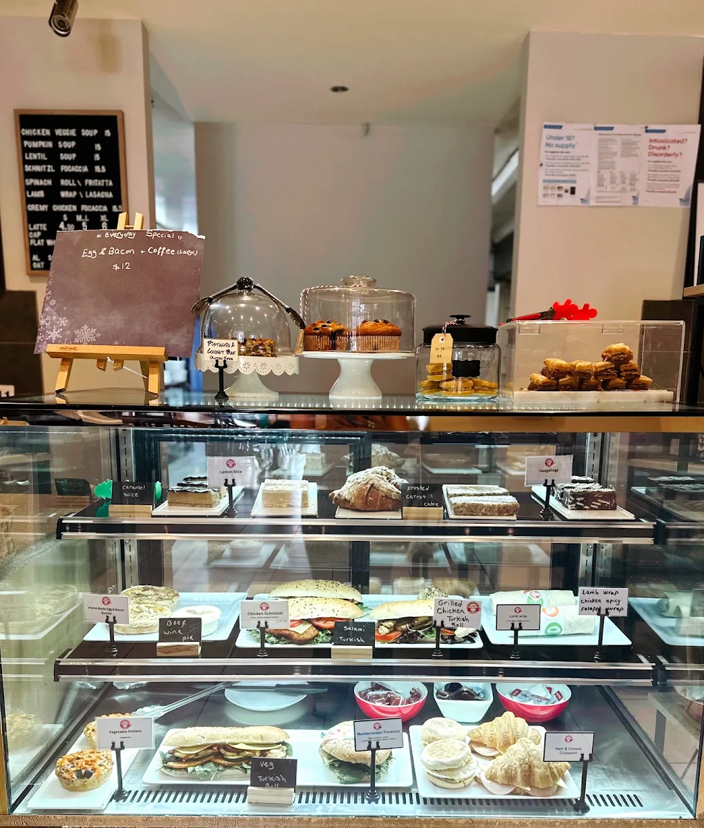Vibe, Mishou's Cafe
