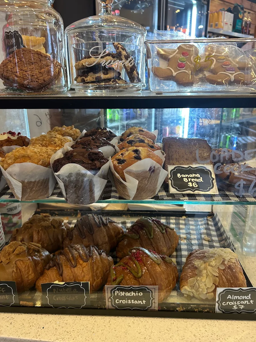 Vibe, Serrano's Cafe