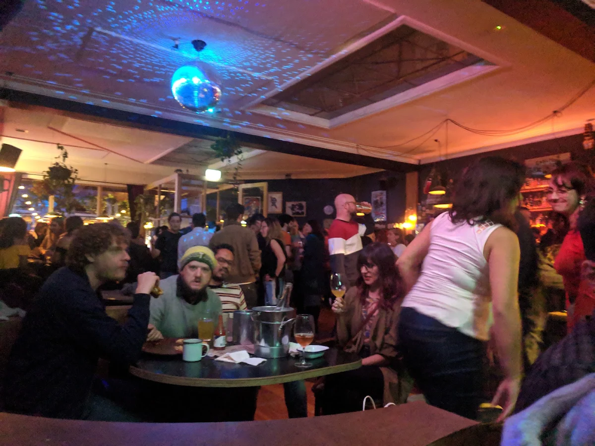 Vibe, Lulie Tavern