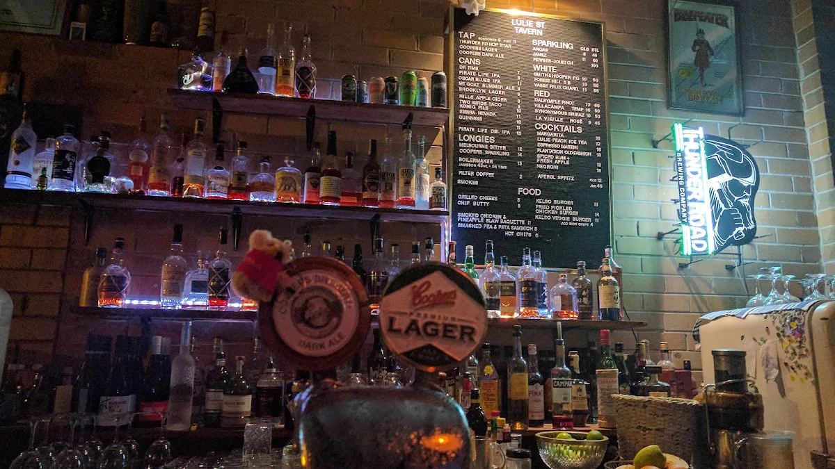 Vibe, Lulie Tavern