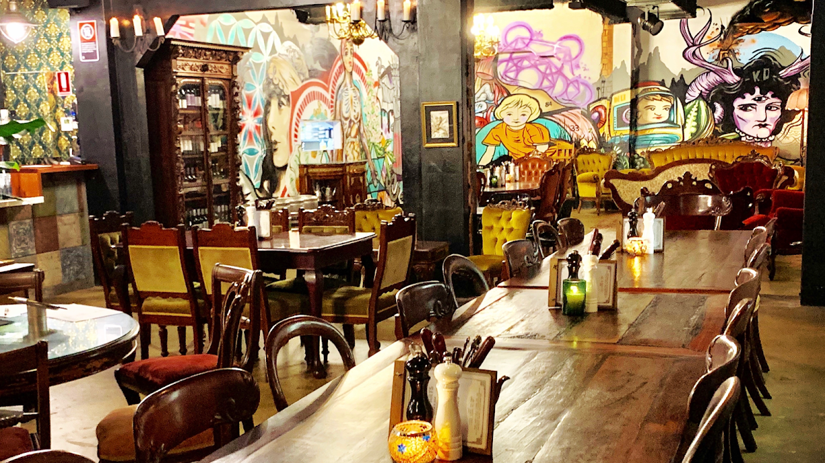Vibe, Dark Arts Cafe & Bar