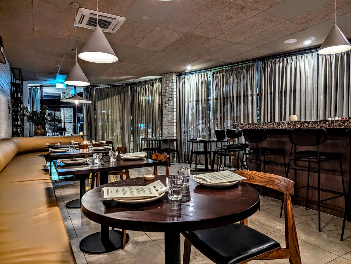 Vibe, Messmates Dining