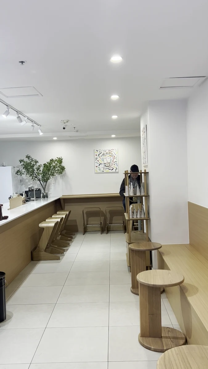 Vibe, Moment Coffee