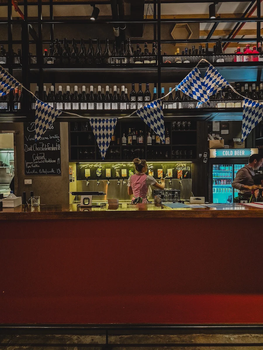 Vibe, Frenchies Bistro and Brewery