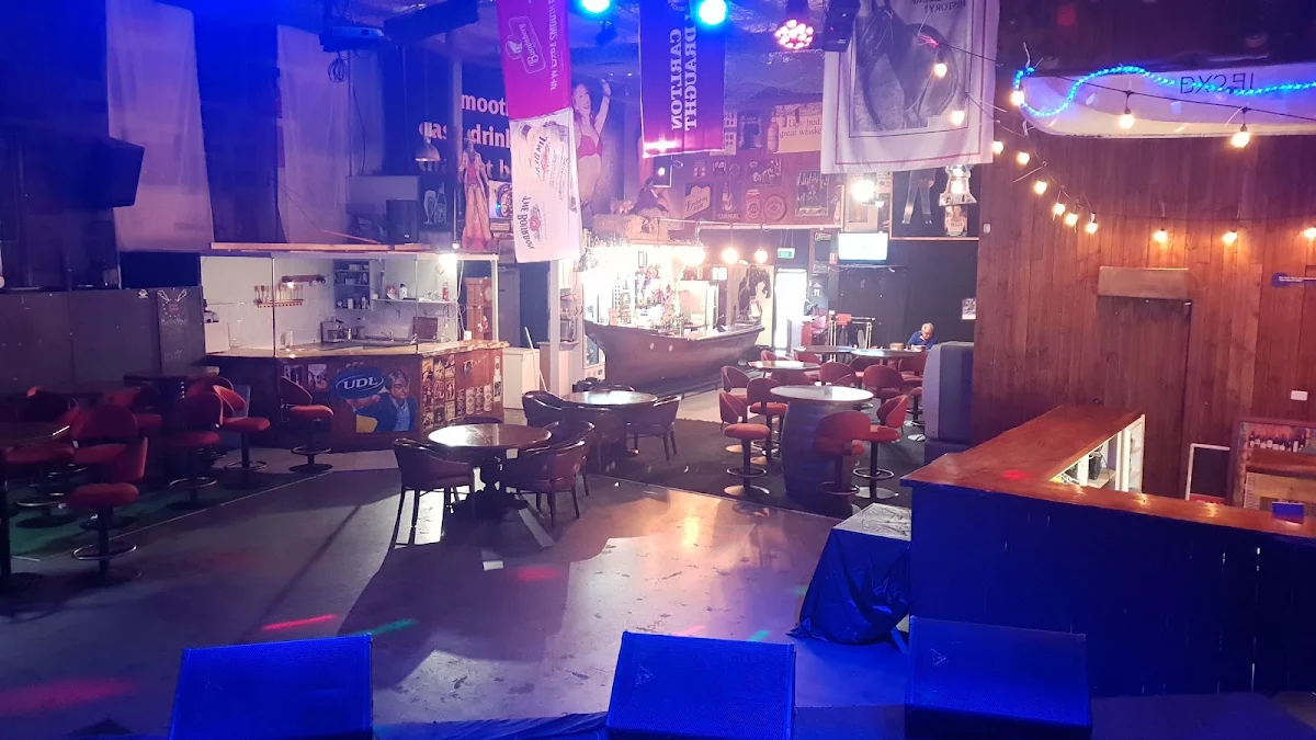 Vibe, The Barn Live