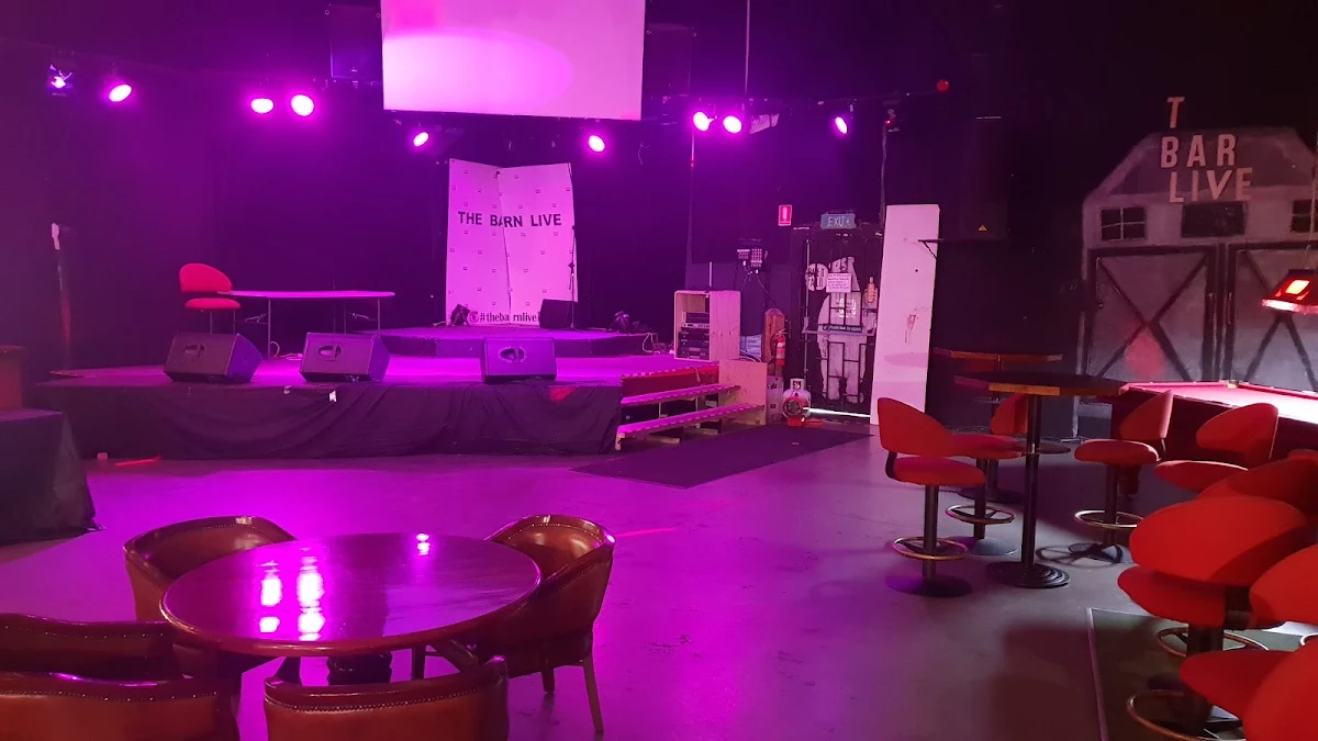 Vibe, The Barn Live