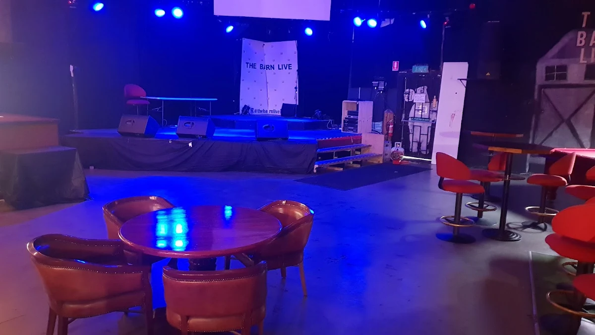 Vibe, The Barn Live