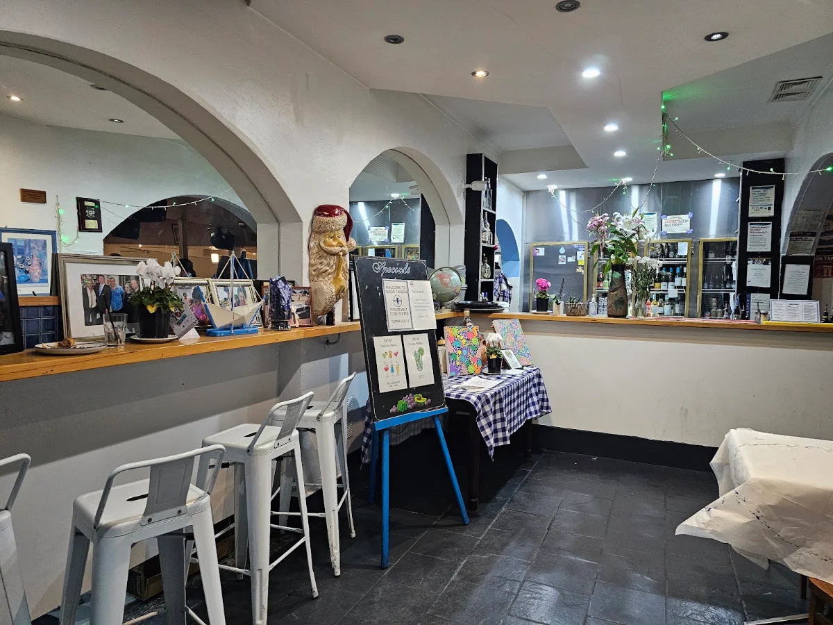 Vibe, Nikos Tavern
