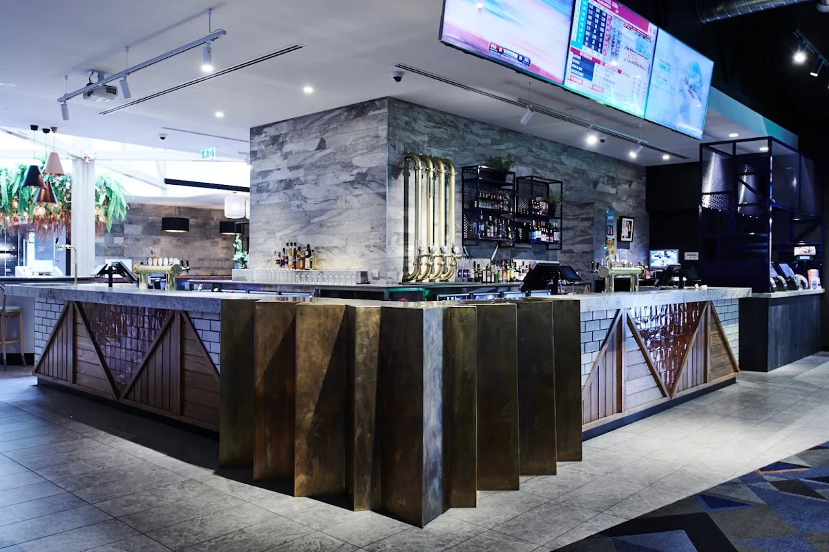 Vibe, Golden Point Hotel