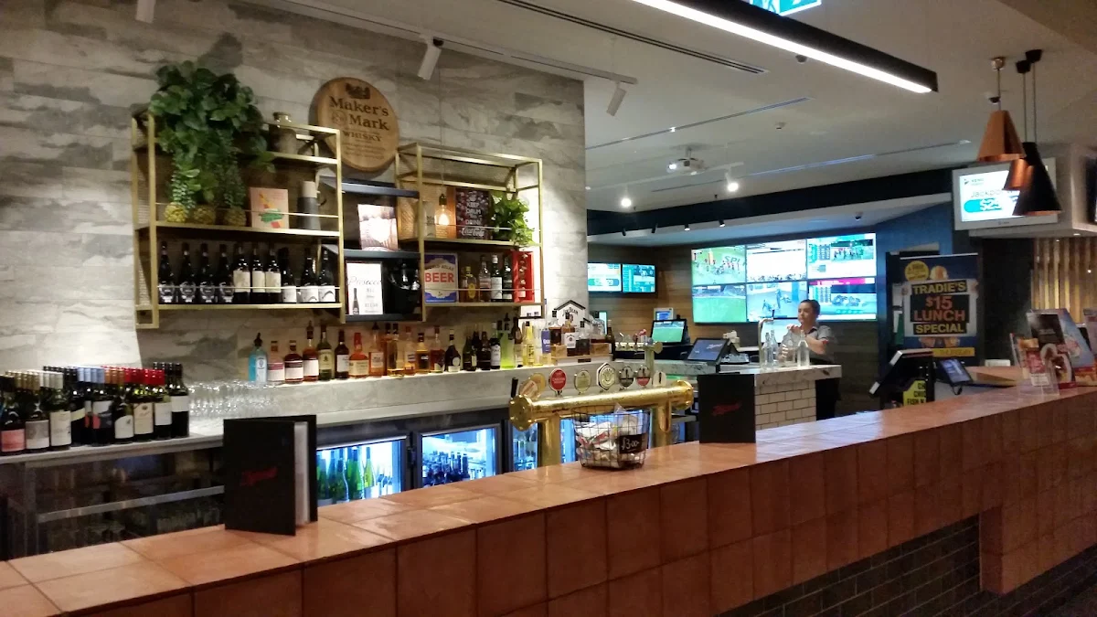 Vibe, Golden Point Hotel
