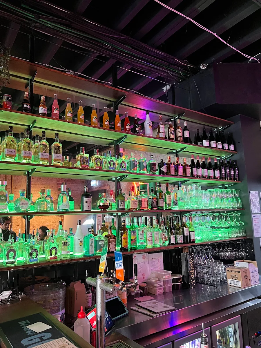 Vibe, La Cabra Mexican Carnegie