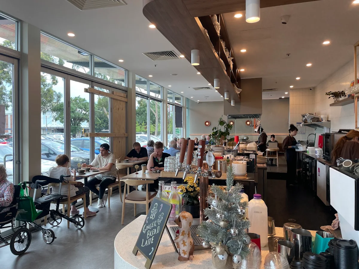 Vibe, Sloth Cafe
