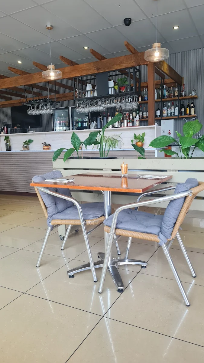 Vibe, Tosaria Restaurant