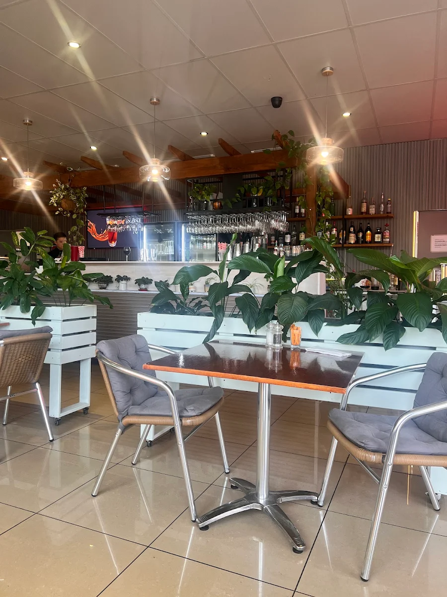 Vibe, Tosaria Restaurant