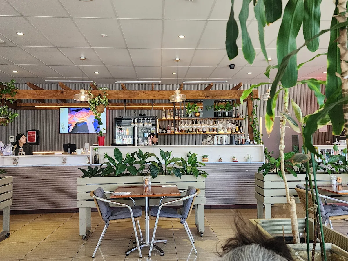 Vibe, Tosaria Restaurant