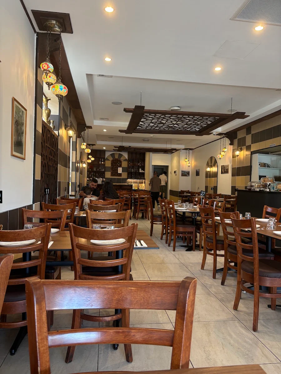 Vibe, Shamiat Authentic Syrian Restaurant