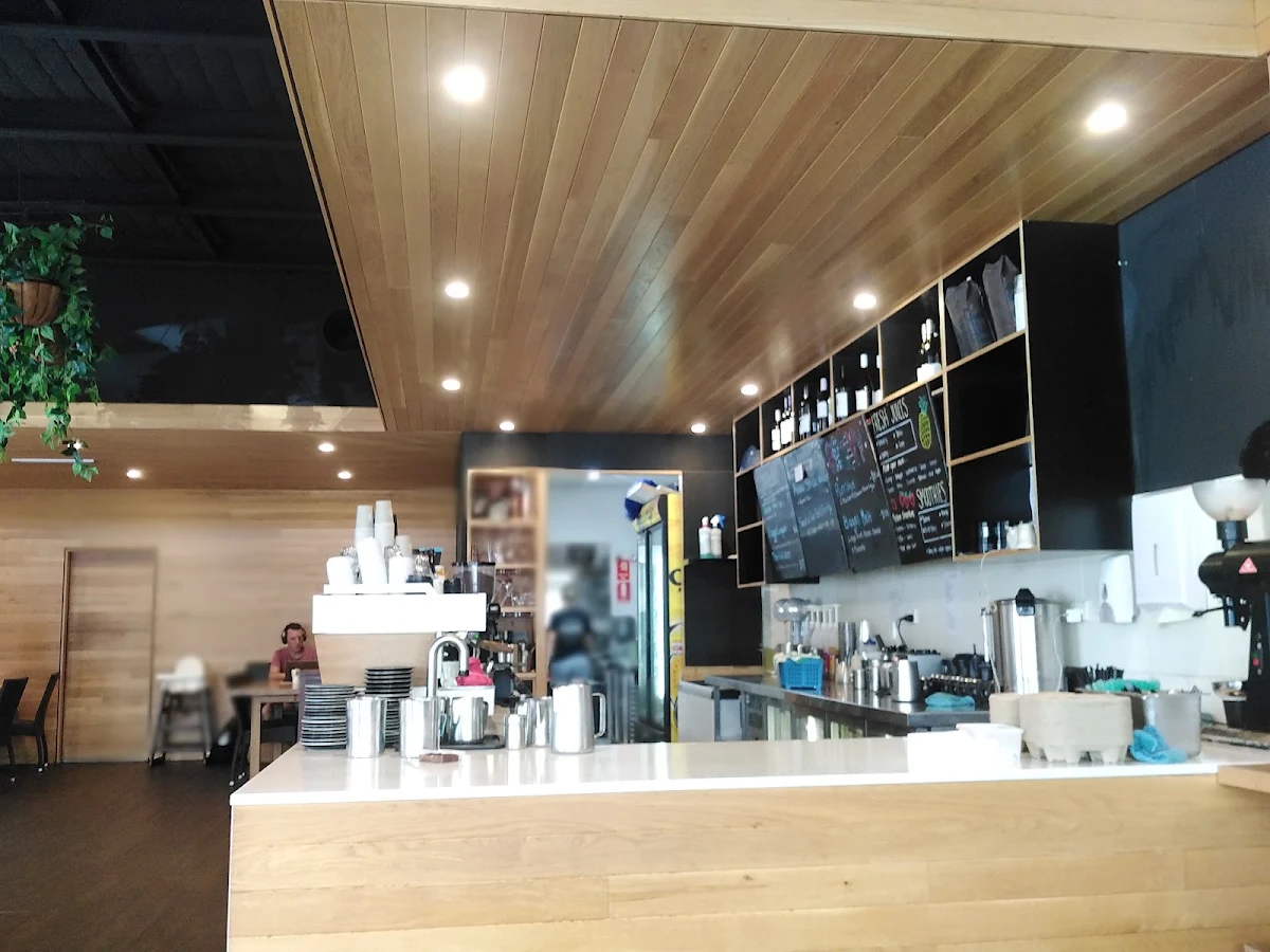 Vibe, Cheeky Charlie's Bar & Cafe