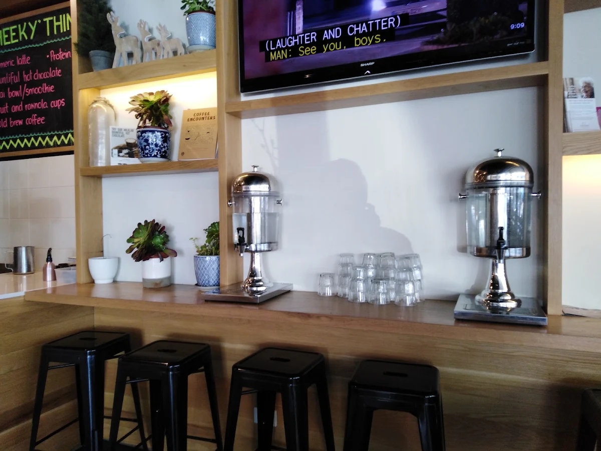Vibe, Cheeky Charlie's Bar & Cafe