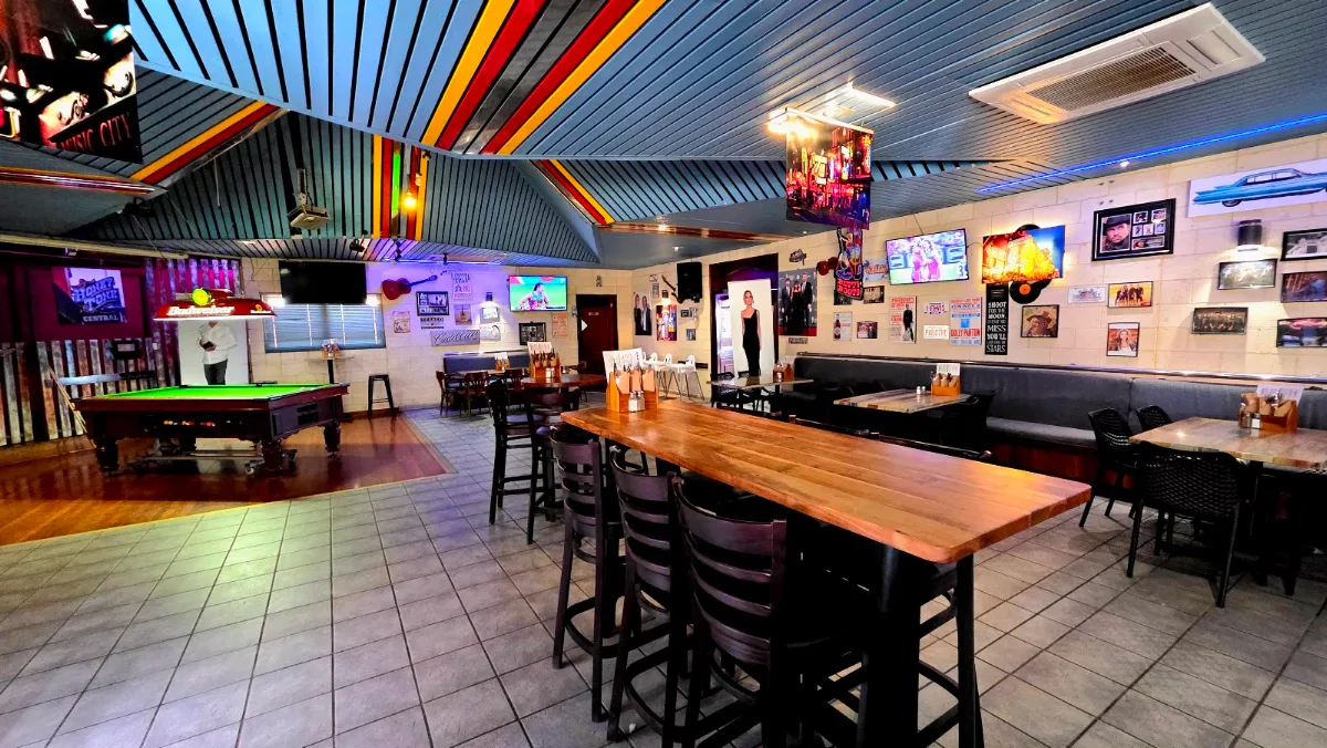 Vibe, Cadillacs Bar & Grill