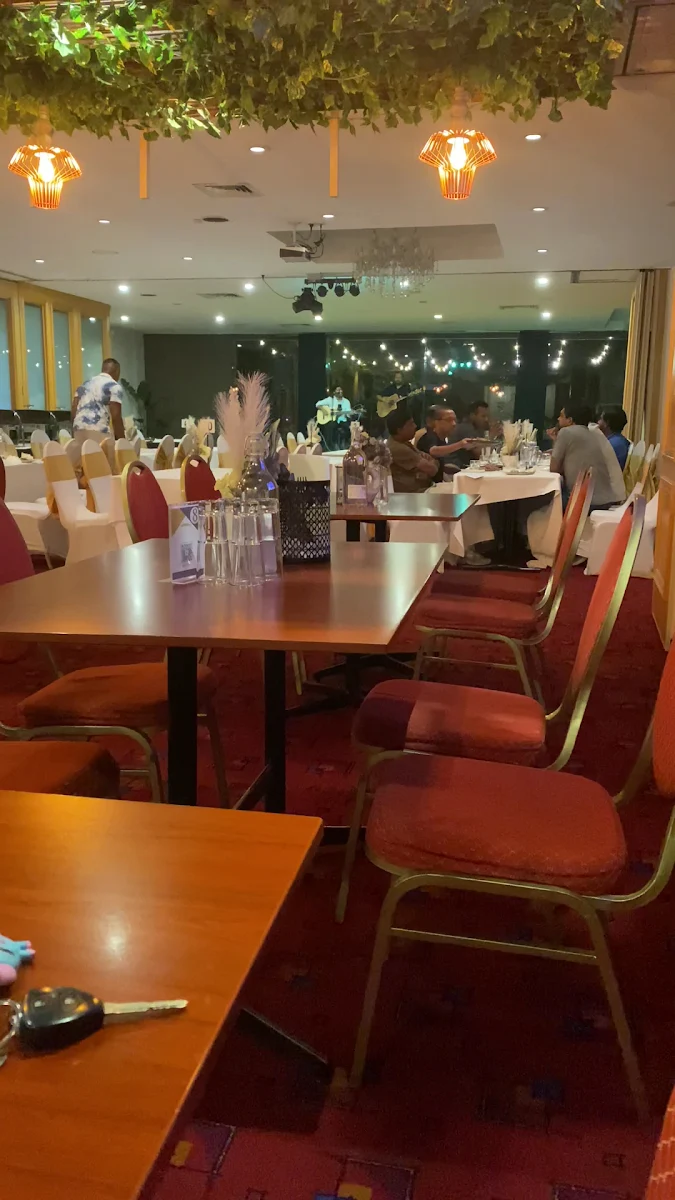 Vibe, Walawwa Sandown Regency